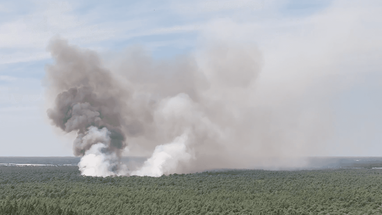 Vista aérea del incendio en Boschhuizerbergen
